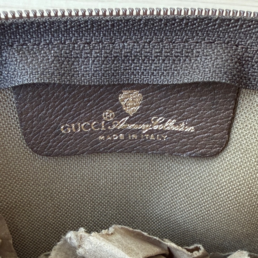 Gucci Beige and Brown Signature Pouch - Picture 4 of 4